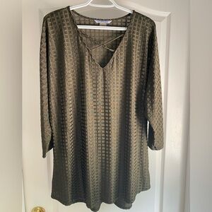 Peter Nygard Olive Textured V-Neck Top